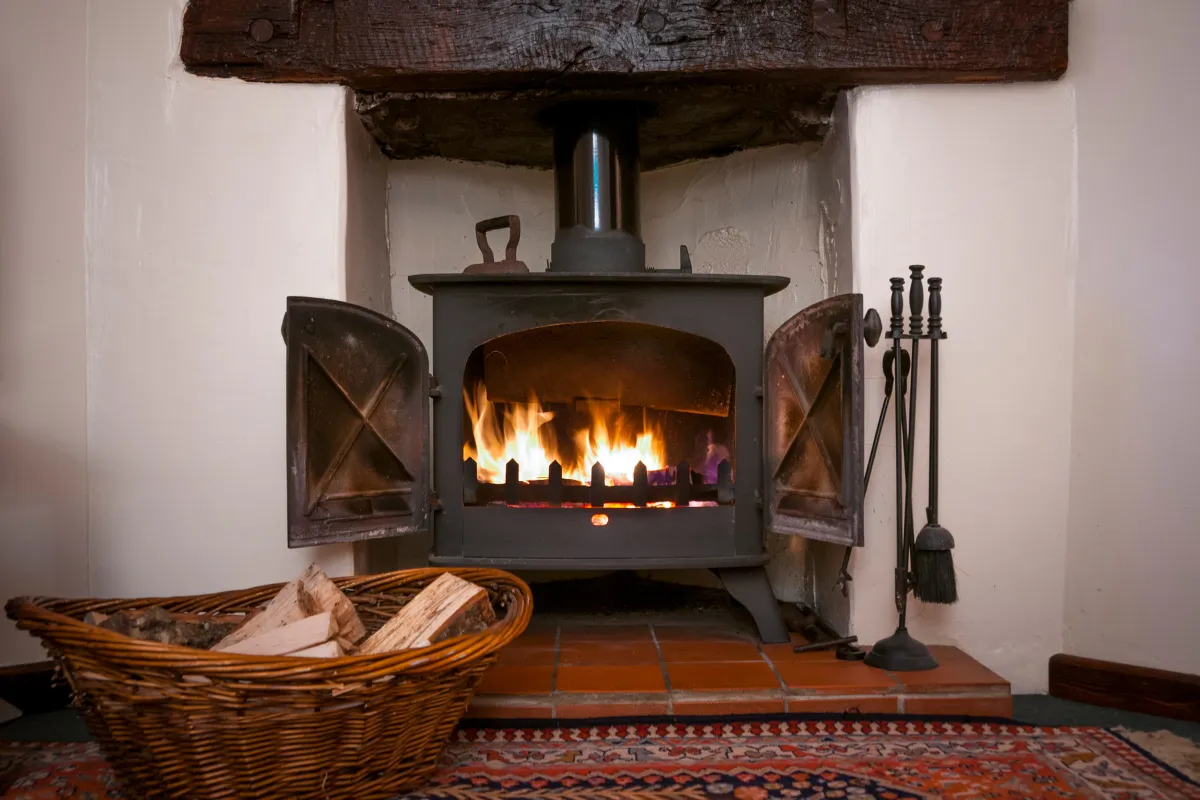 ces-nouvelles-pratiques-multiplient-le-rendement-de-votre-poele-a-bois-par-4