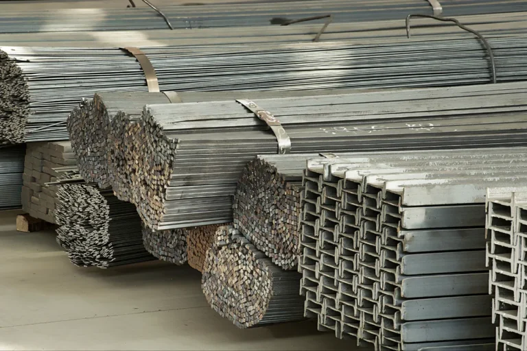 guide-dachat-comment-bien-choisir-son-fer-plat-pour-ses-projets-de-bricolage-ou-de-construction
